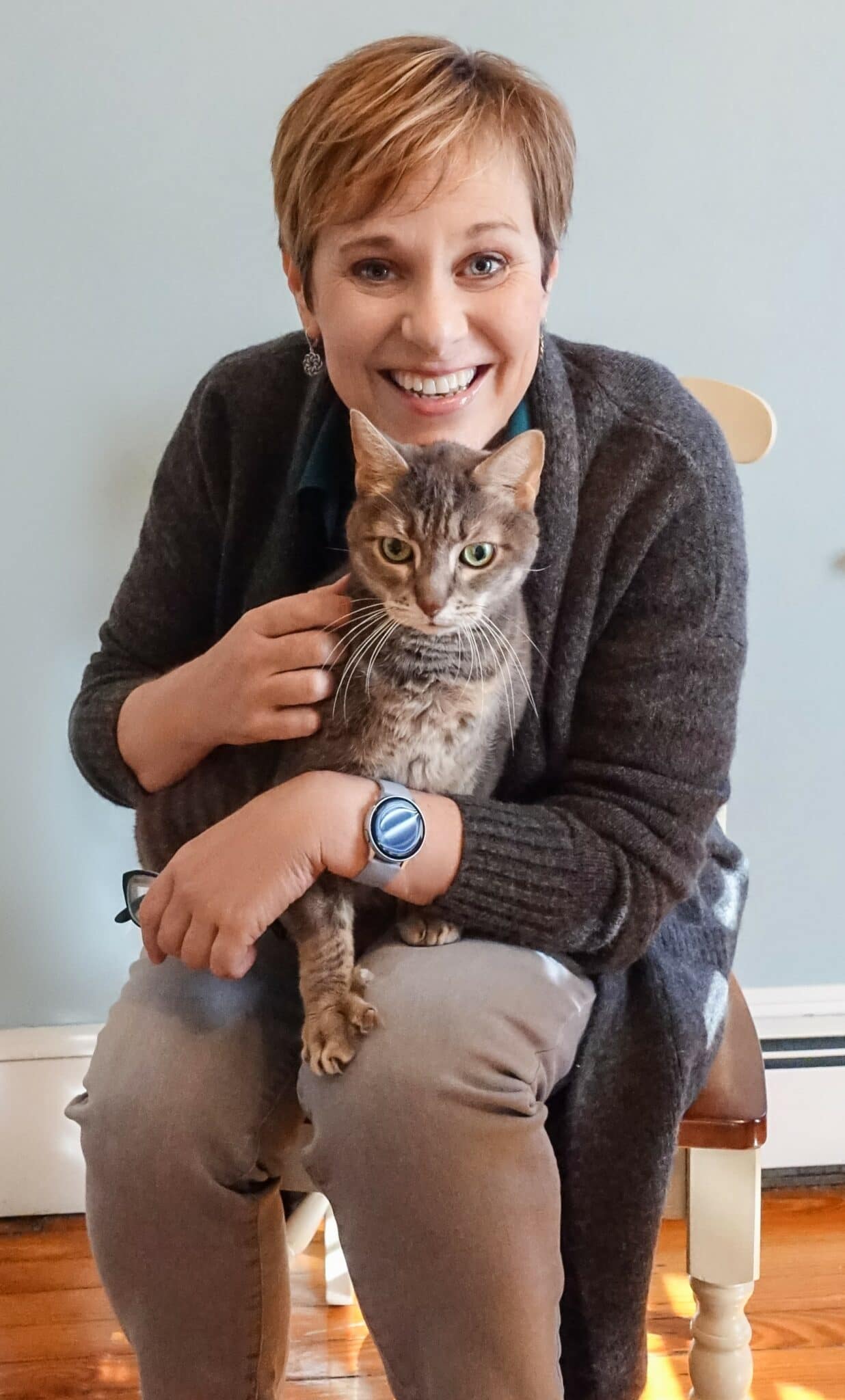 Jen Singer with cat Benny 