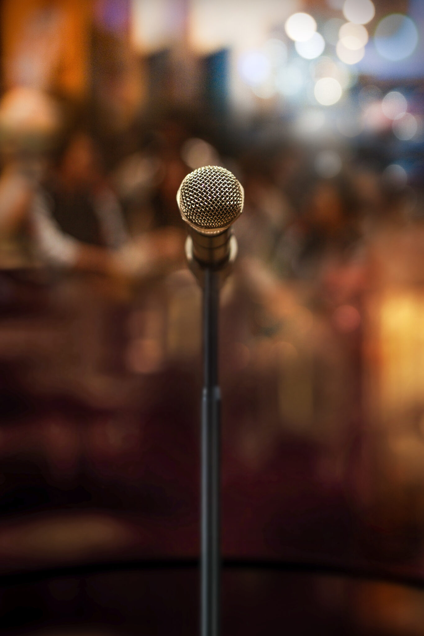Microphone,In,Concert,Hall,Or,Conference,Room,On,A,Dark